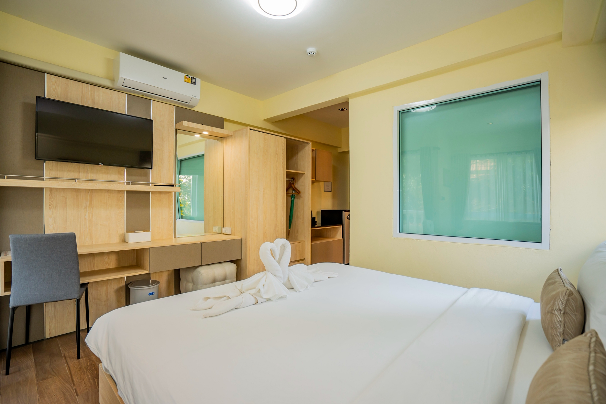 The Chiva khao yai